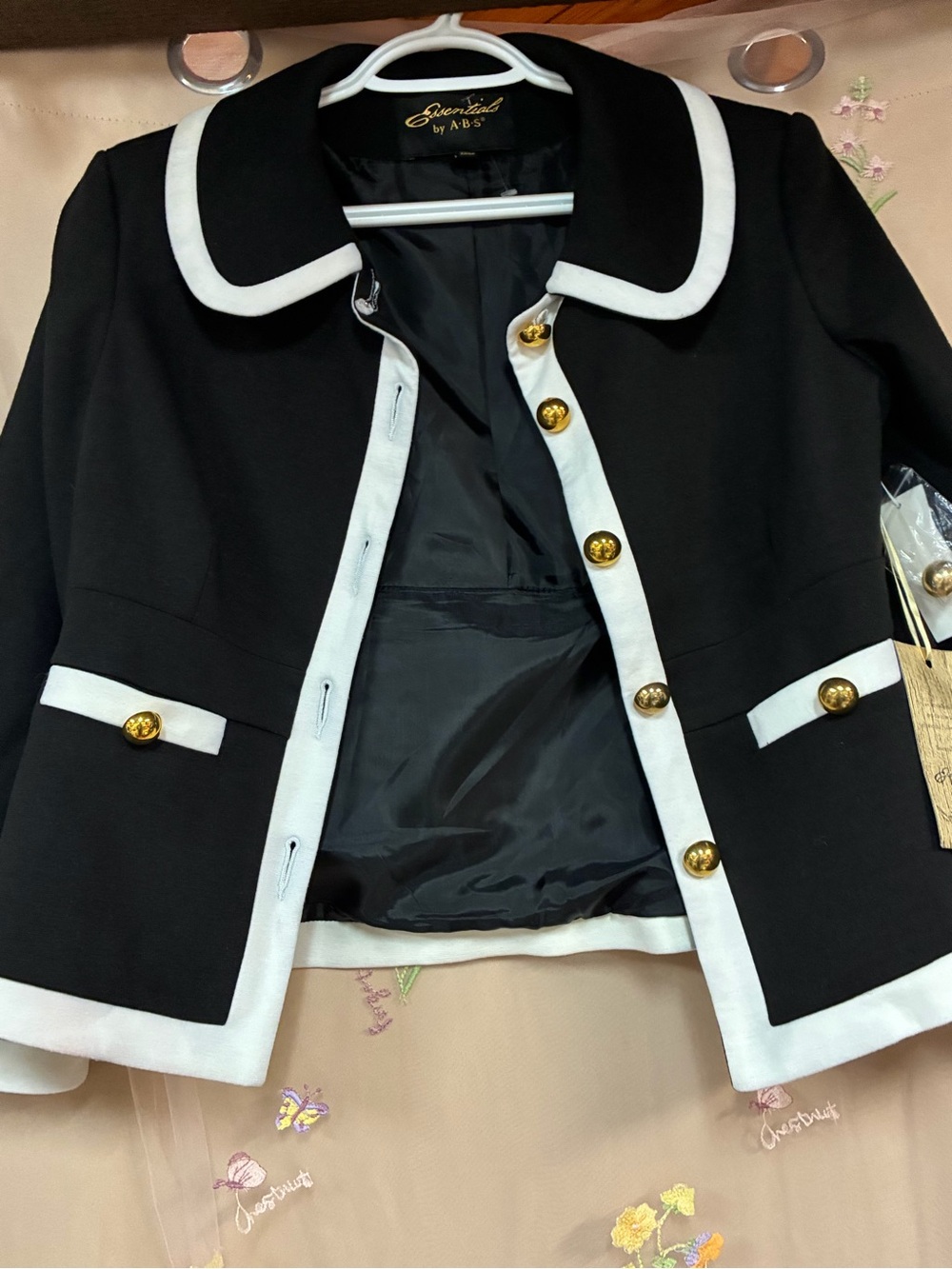 Absolutely gorgeous Essentials by A.B.S. black and white tailored jacket, size 8